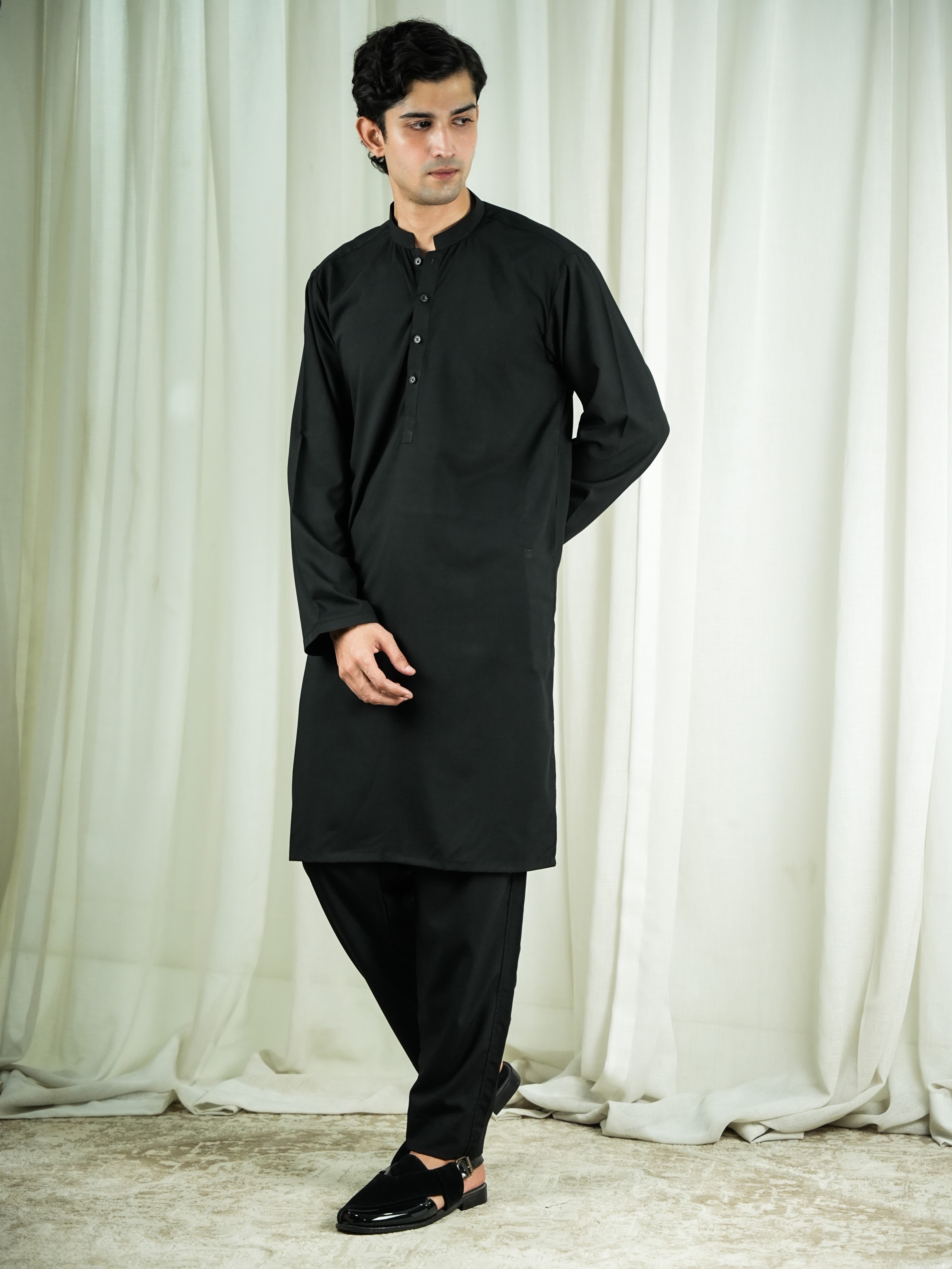 RIYASAT - ریاست Velvet Black